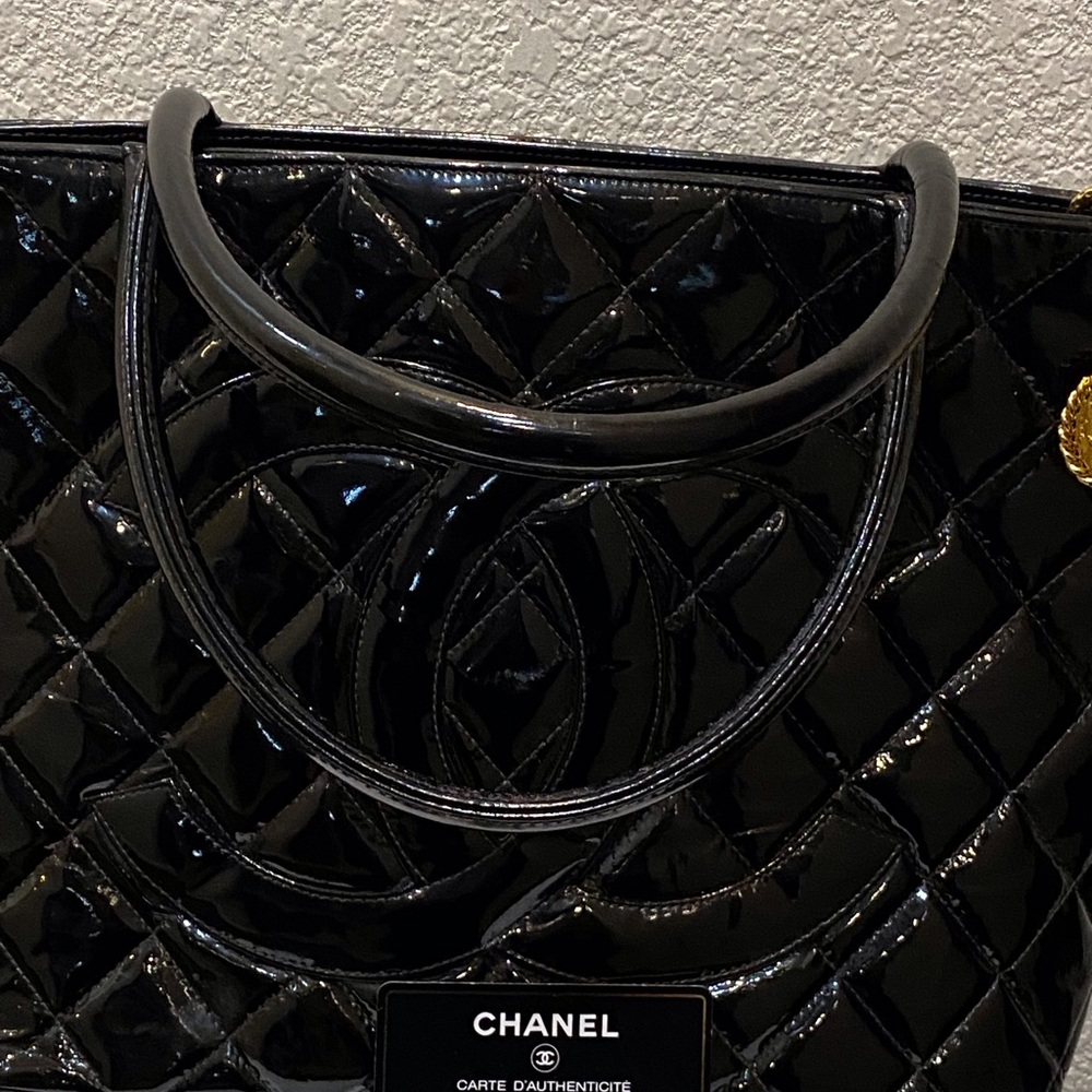 Authentic Chanel CC Black Patent Leather Gold  Medallion Tote Bag. Excellent - Picture 8 of 16